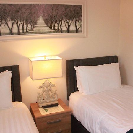 The Dog Inn Halstead  Room photo