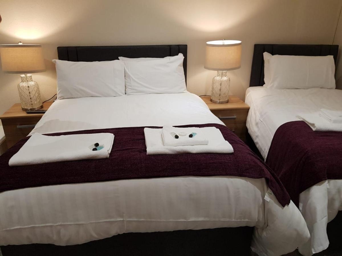 The Dog Inn Halstead  Room photo
