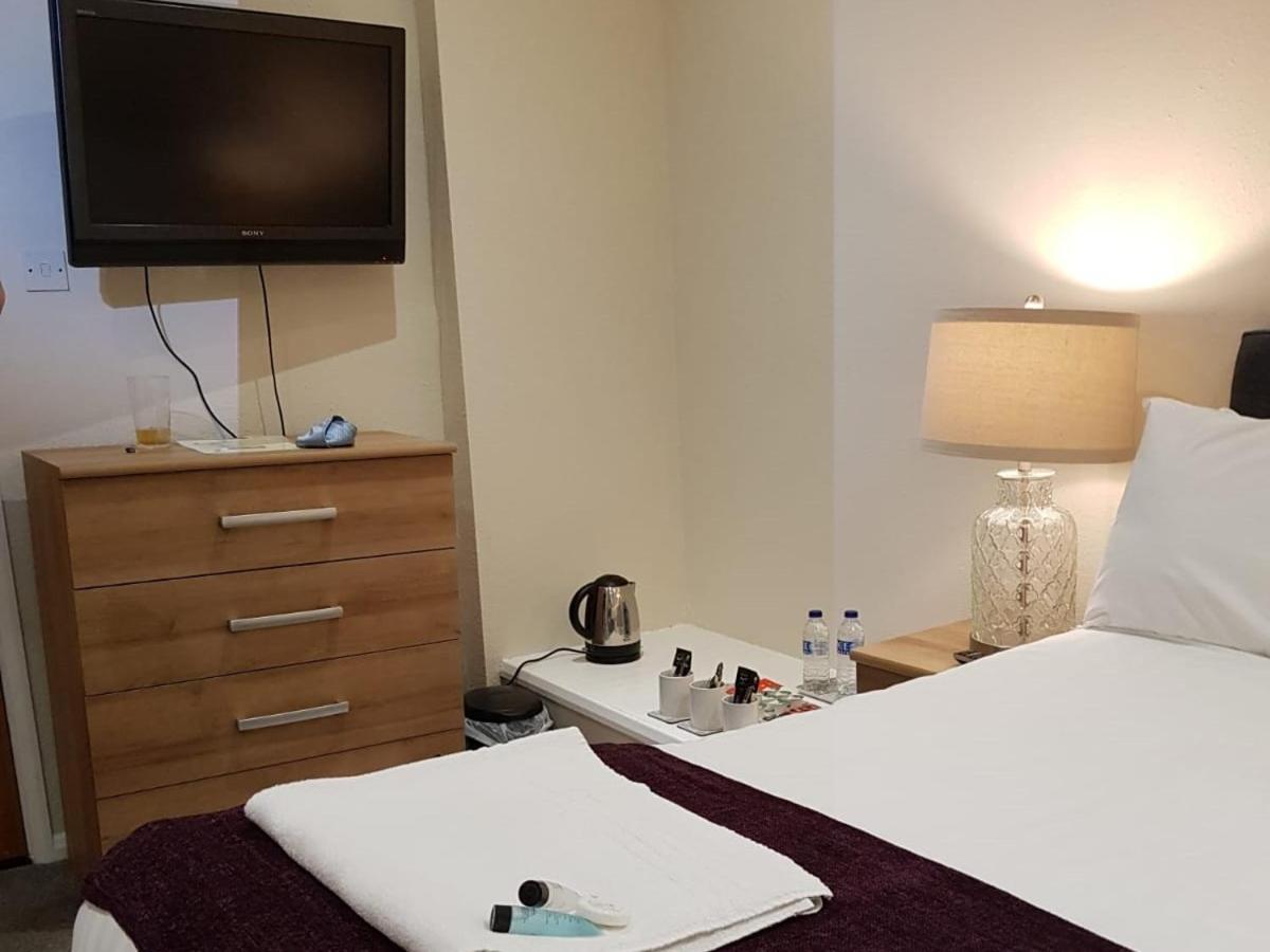 The Dog Inn Halstead  Room photo