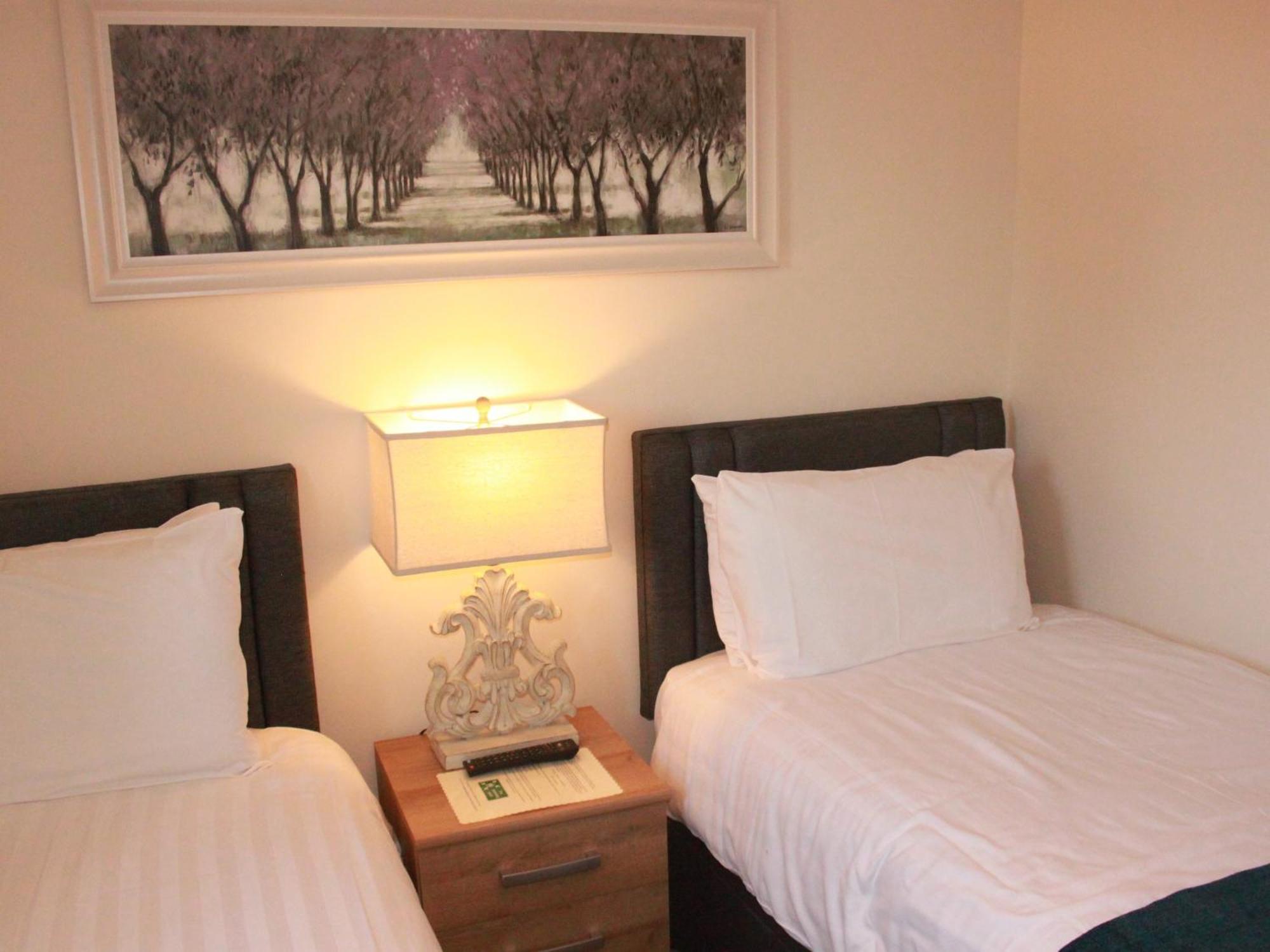 The Dog Inn Halstead  Room photo